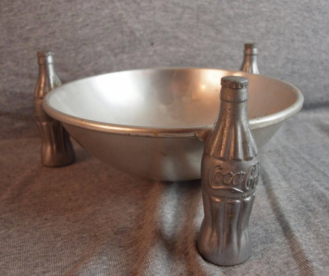 Coca Cola aluminum bowl with 3 bottle legs, 1935 : Coca Cola aluminum bowl with 3 bottle legs, 1935