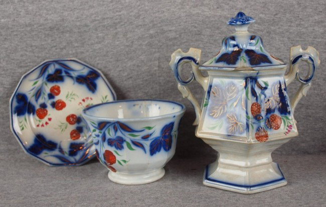 Gaudy Ironstone strawberry large covered sugare (A: Gaudy Ironstone strawberry large covered sugare (AS IS), waste bowl (crack) and 6" plate