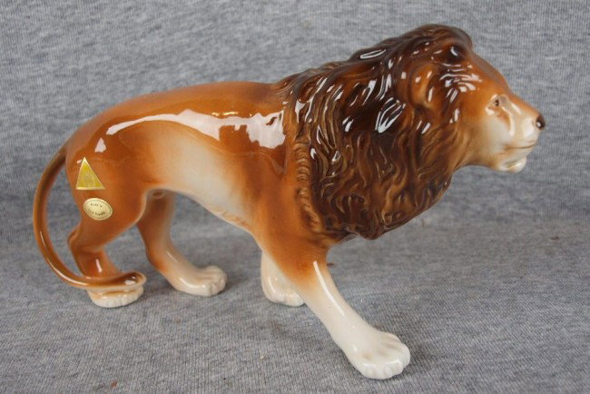 Royal Dux lion figure, 9" : Royal Dux lion figure, 9"