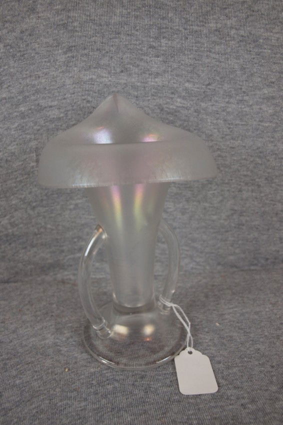 Imperial white carnival glass "Jack In The Pulpi: Imperial white carnival glass "Jack In The Pulpit" vase with 2 handles