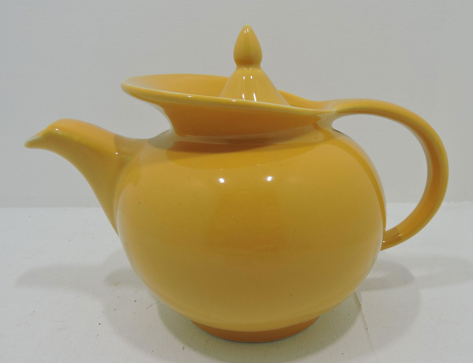 Hall China windshield teapot (1 of 1)