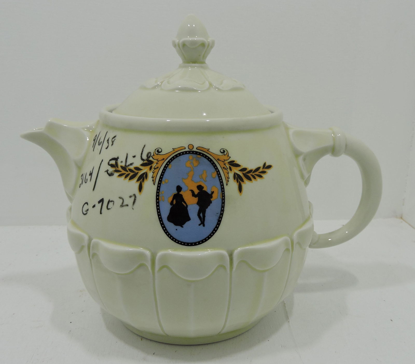 Hall China Waverlet sample coffee (1 of 2)