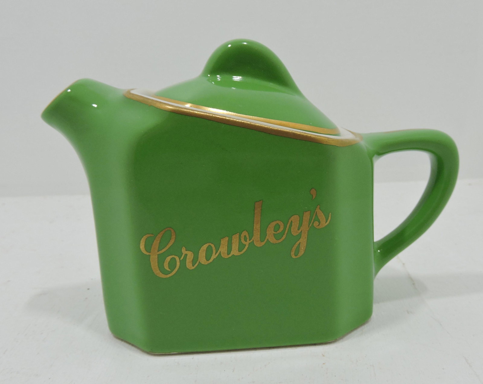 Hall China hot water pot 'Crowley's': .