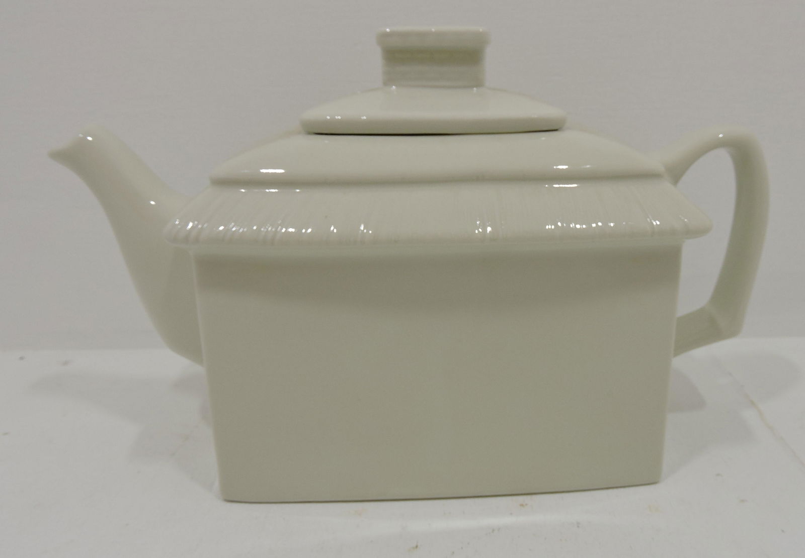 Hall China McCormick Teahouse teapot (1 of 1)