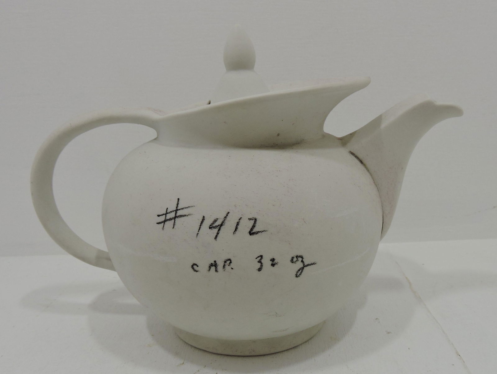 Hall China windshield unglazed teapot (1 of 1)