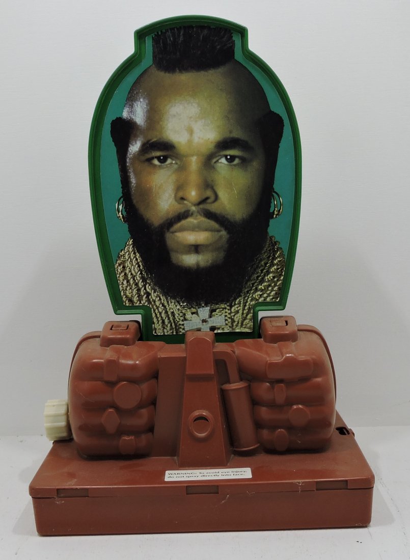 Black Americana 'Mr. T' lawn sprinkler: .