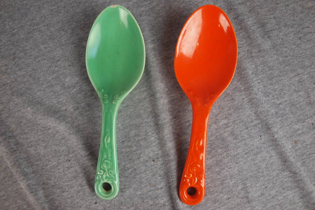 Fiesta Kitchen Kraft spoons -red and light green, : Fiesta Kitchen Kraft spoons -red and light green, nicks