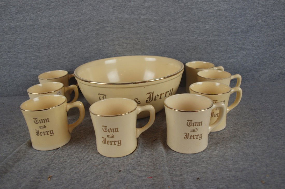 Fiesta Tom and Jerry punch set with bowl and 8 "D": Fiesta Tom and Jerry punch set with bowl and 8 "D" handlemugs