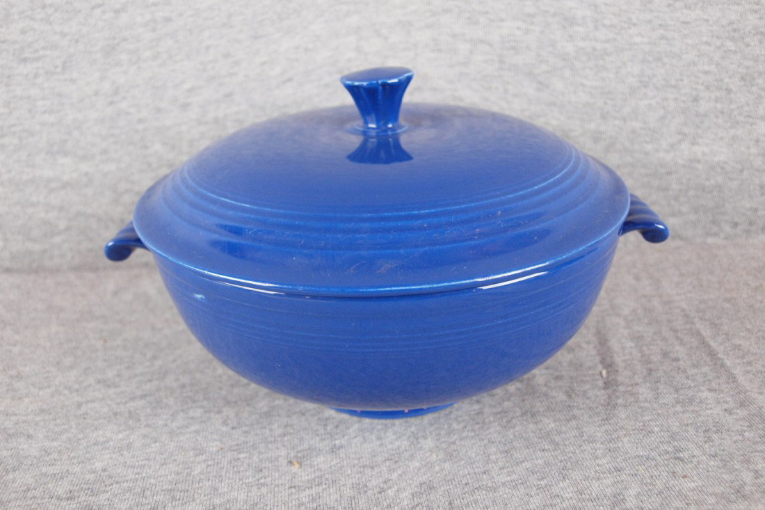 Fiesta cobalt casserole, minor rim nick to lid : Fiesta cobalt casserole, minor rim nick to lid
