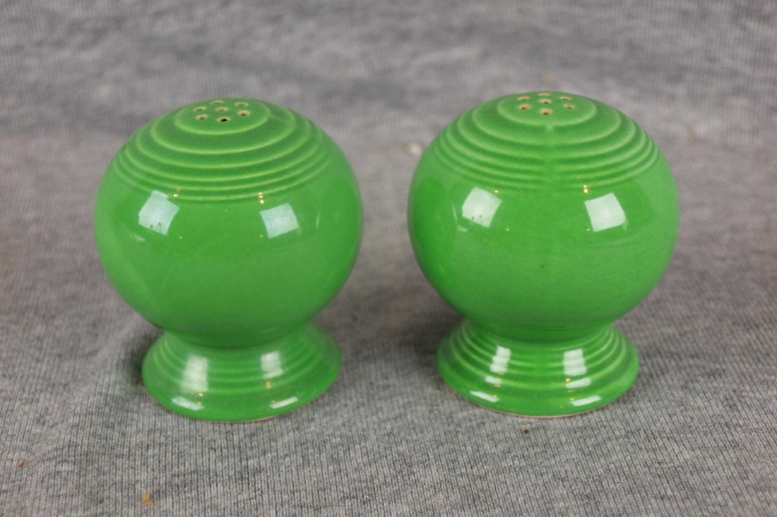 Fiesta medium green salt & pepper shakers: Fiesta medium green salt & pepper shakers