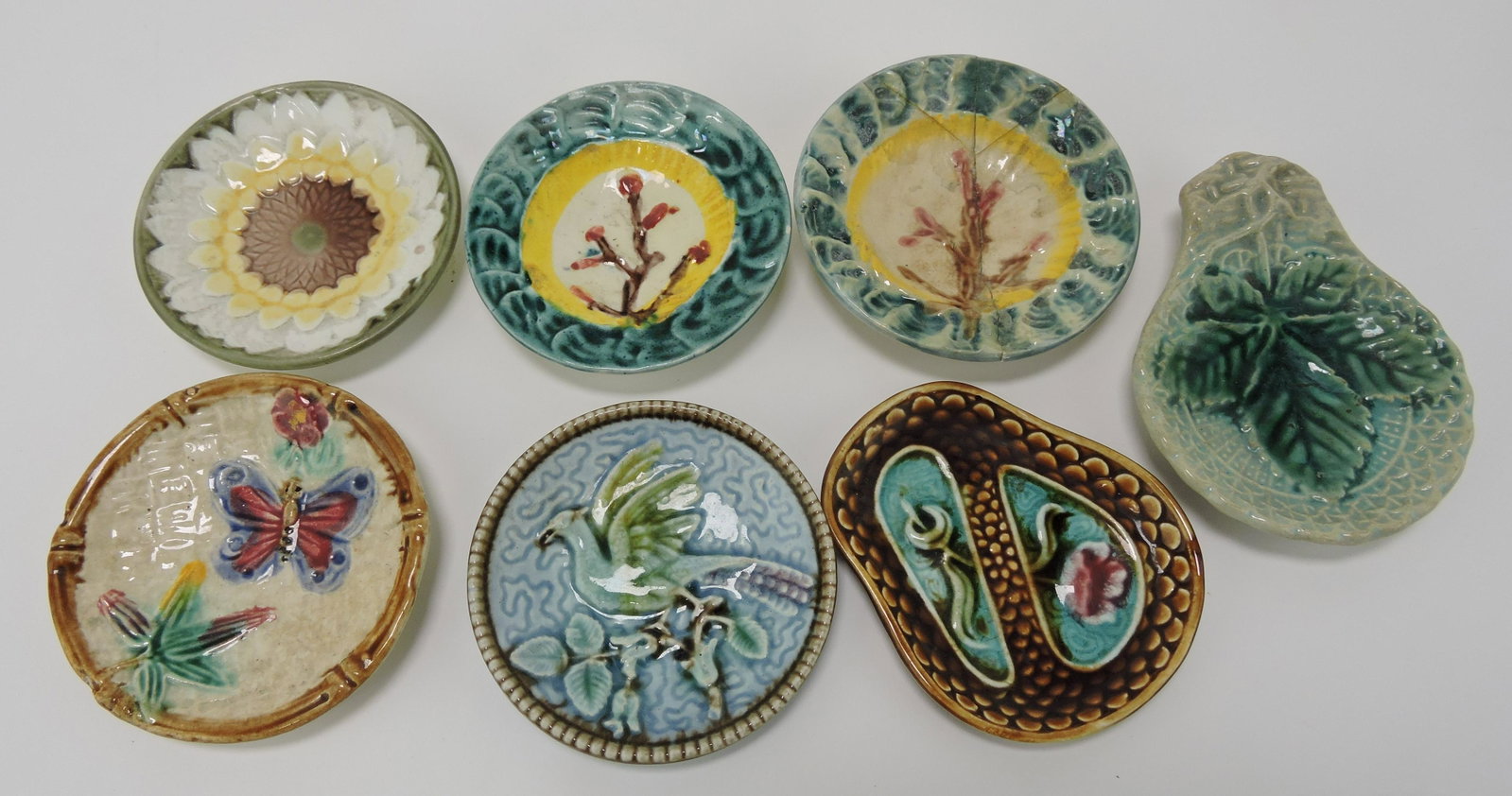 Majolica lot of 7 butter pats, various: condition