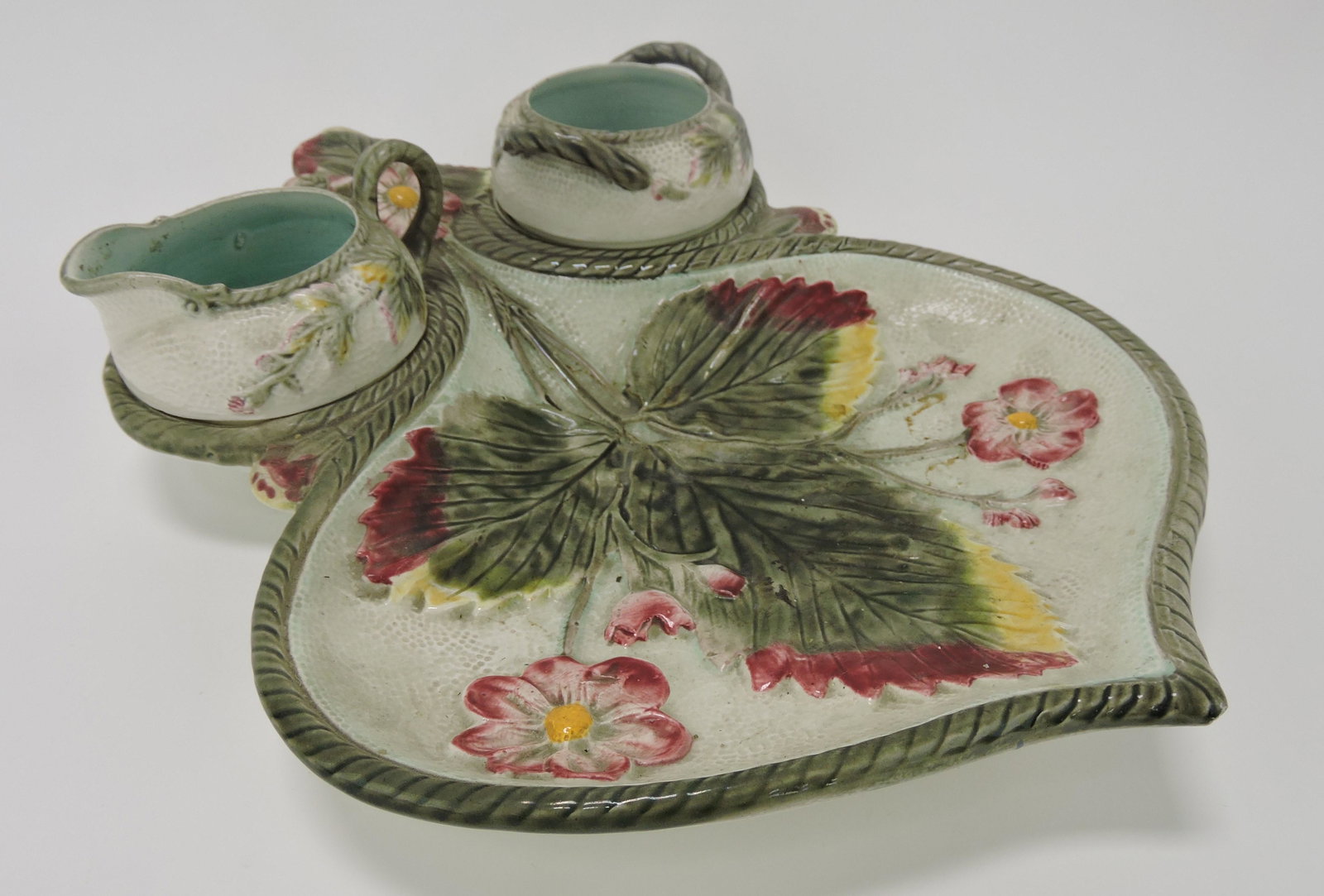 Wedgwood style majolica strawberry: server with cream and sugar (nick), 10"