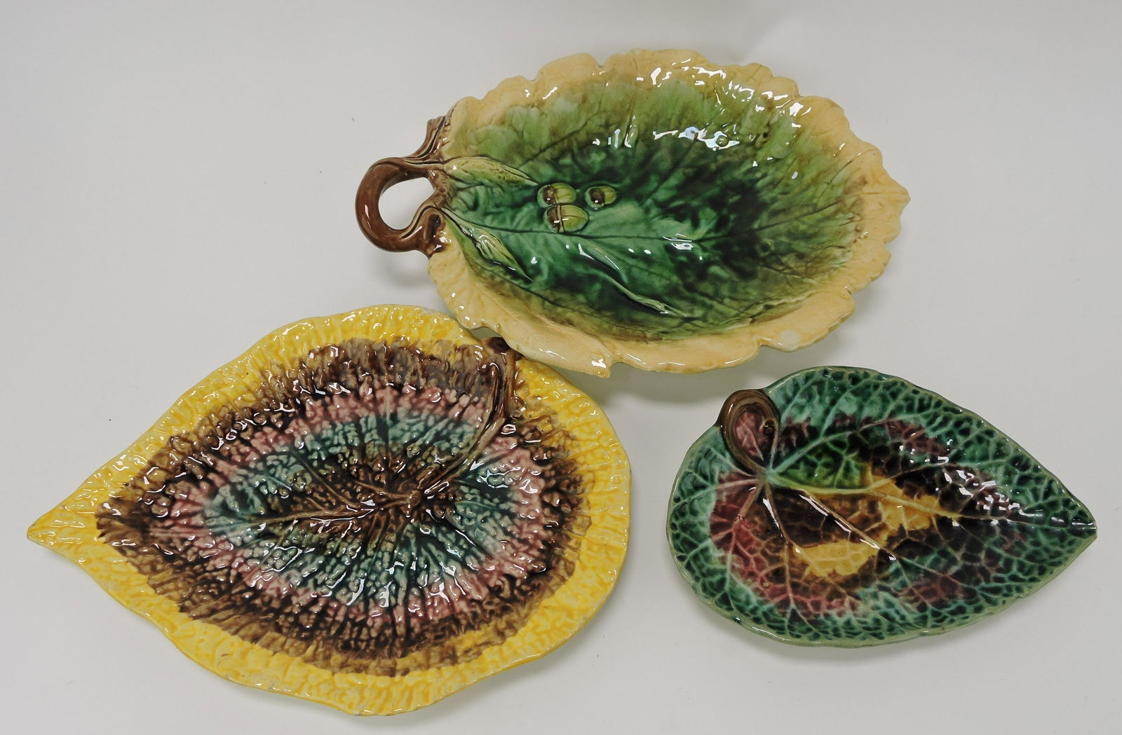 Majolica lot of 3 leaf trays, various (1 of 1)