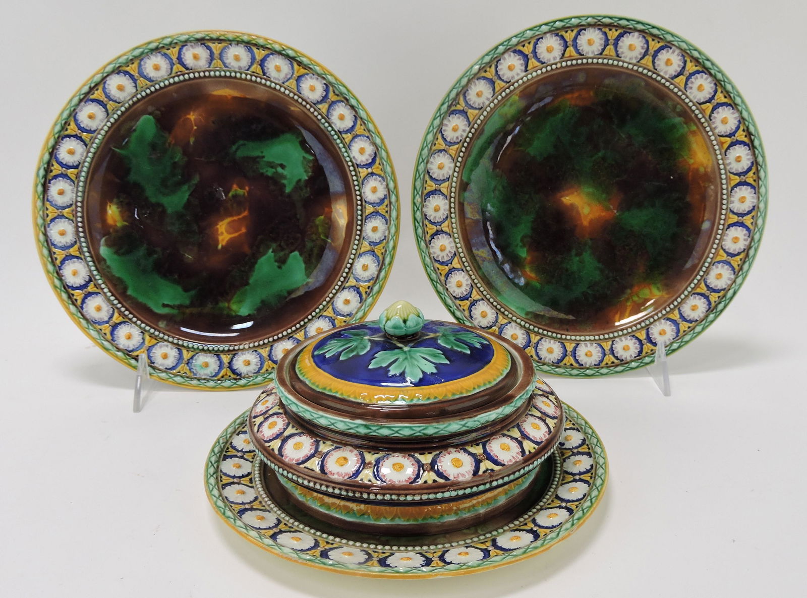 Wedgwood majolica Stanley butter dish: with stand and 2 - 9" matching plates