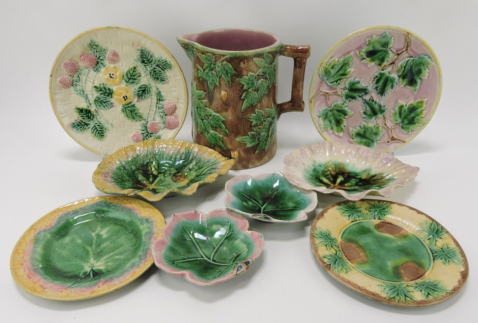 Etruscan majolica lot of 9 pieces,: various condition