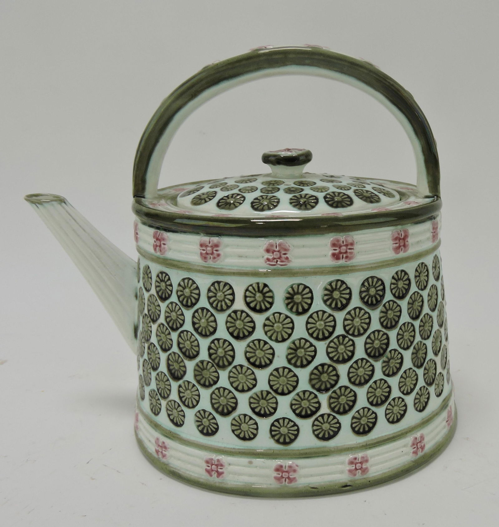 Wedgwood majolica Argenta tea kettle (1 of 1)