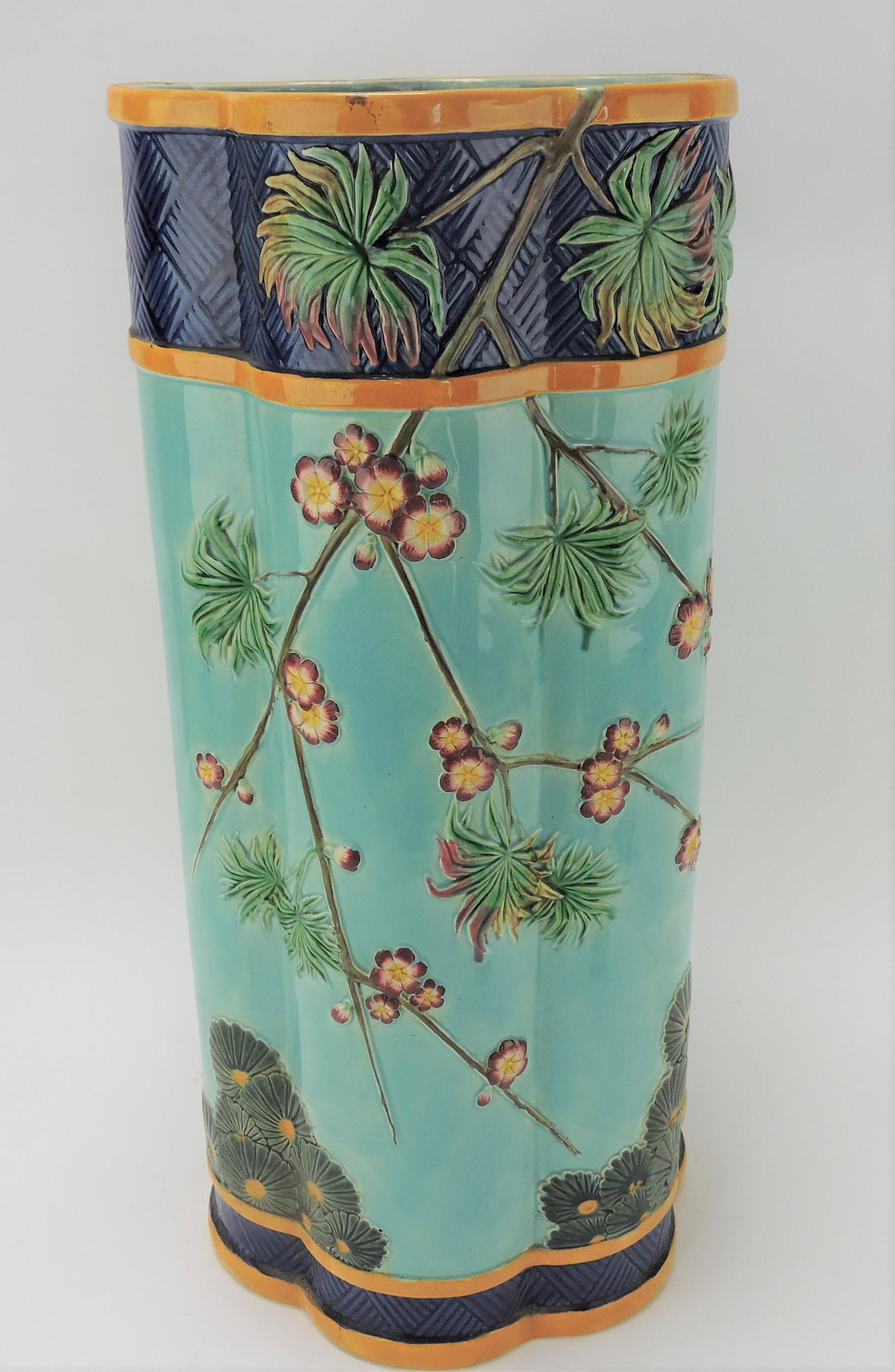 Wedgwood majolica 'Lincoln': umbrella stand, 21"