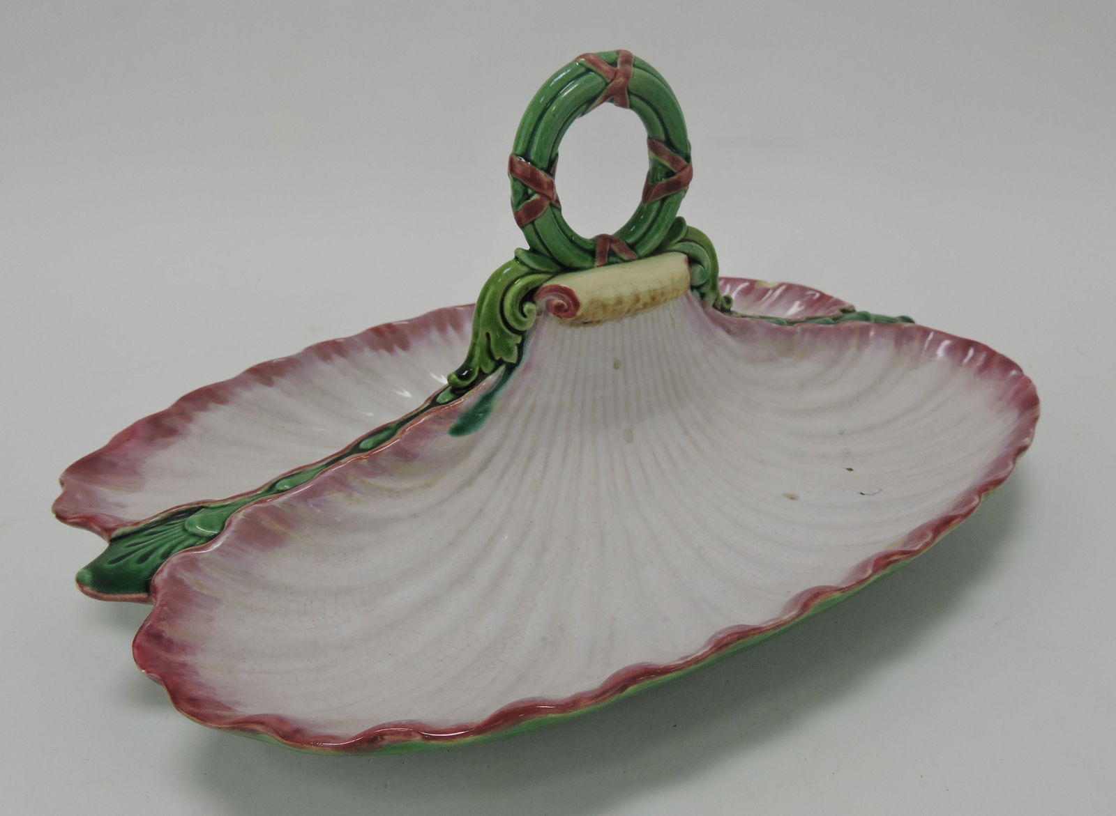 Minton majolica two part shell server, (1 of 1)