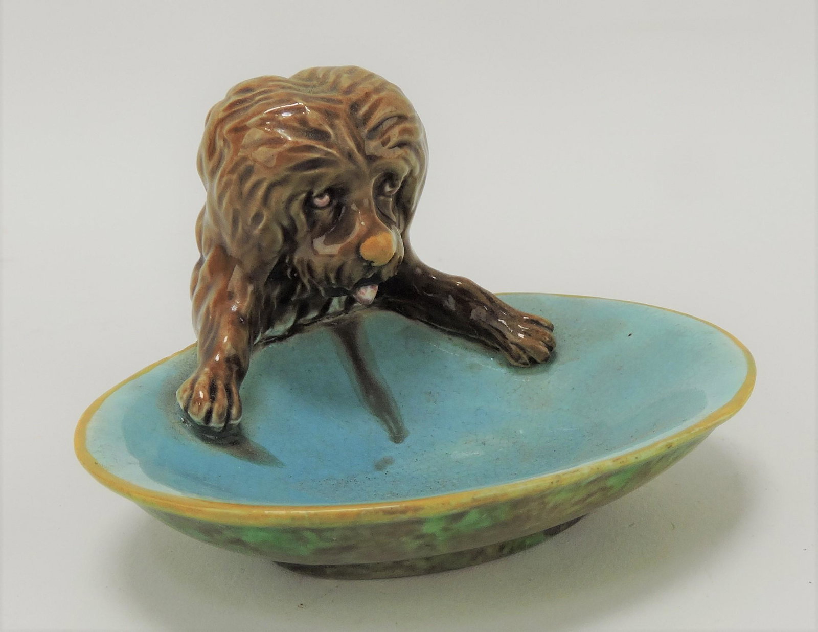 George Jones majolica dog figural: ashtray