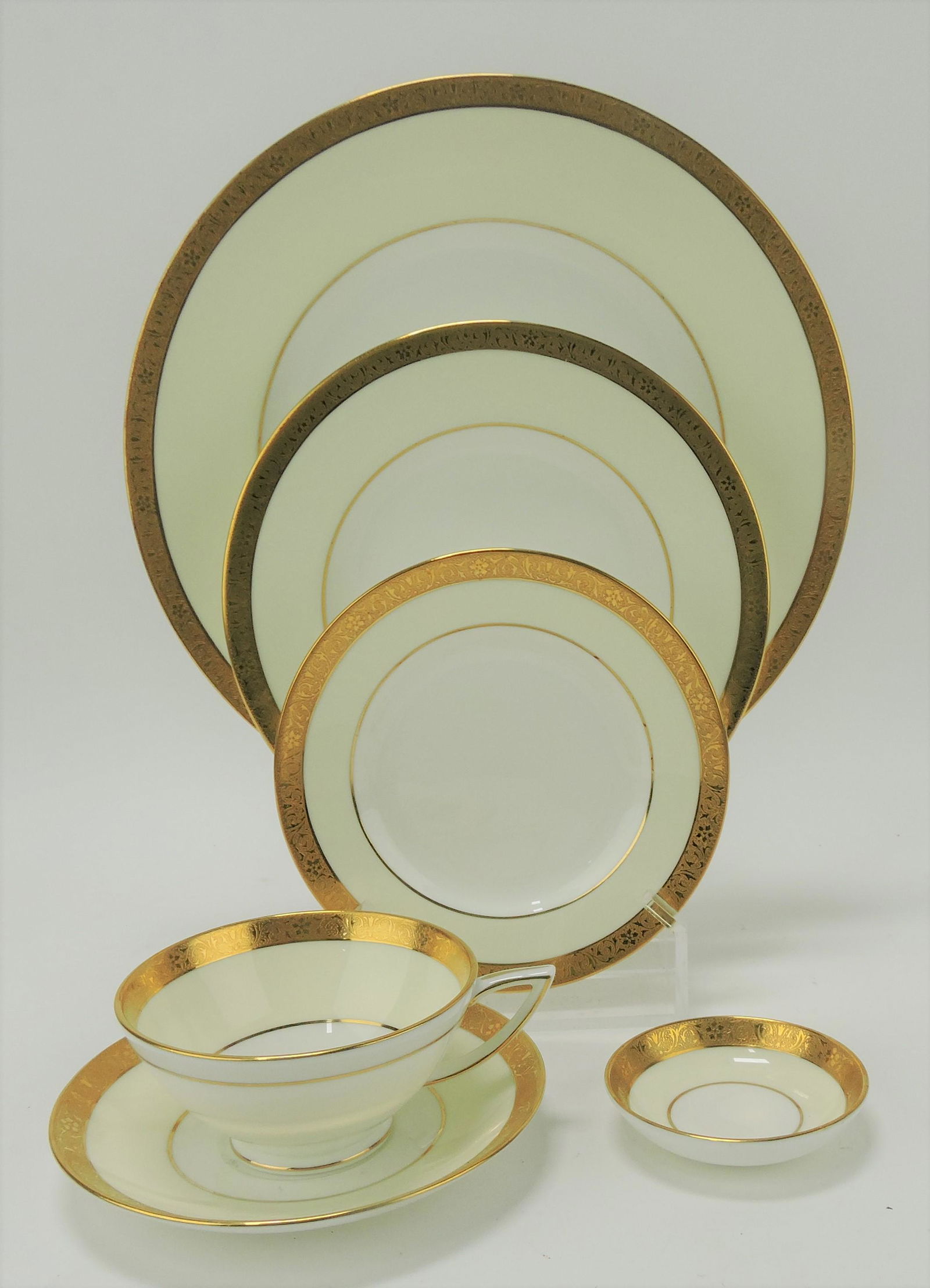Minton 'Westminster' set of china, (1 of 3)