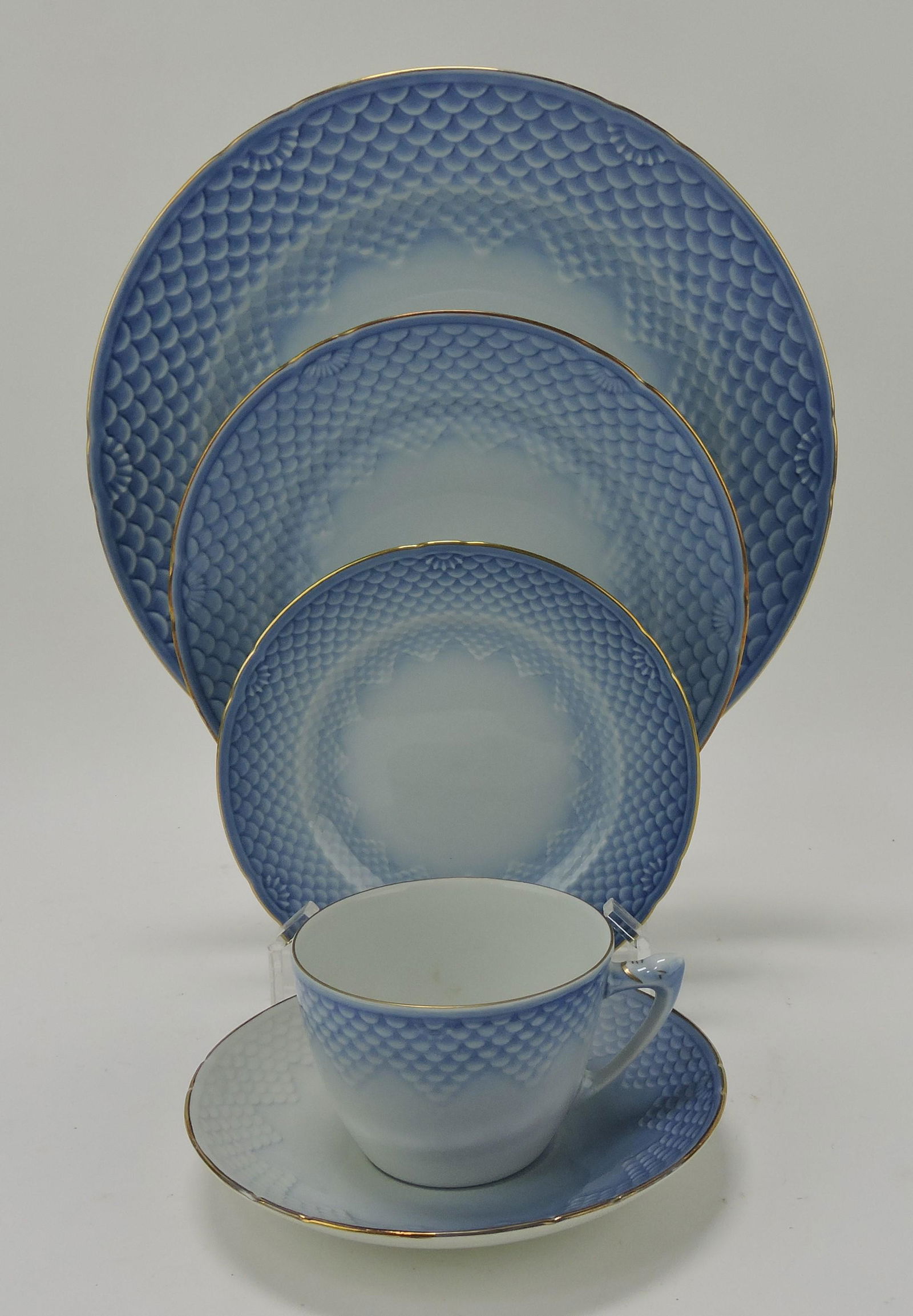 Bing & Grondahl Denmark partial (1 of 3)