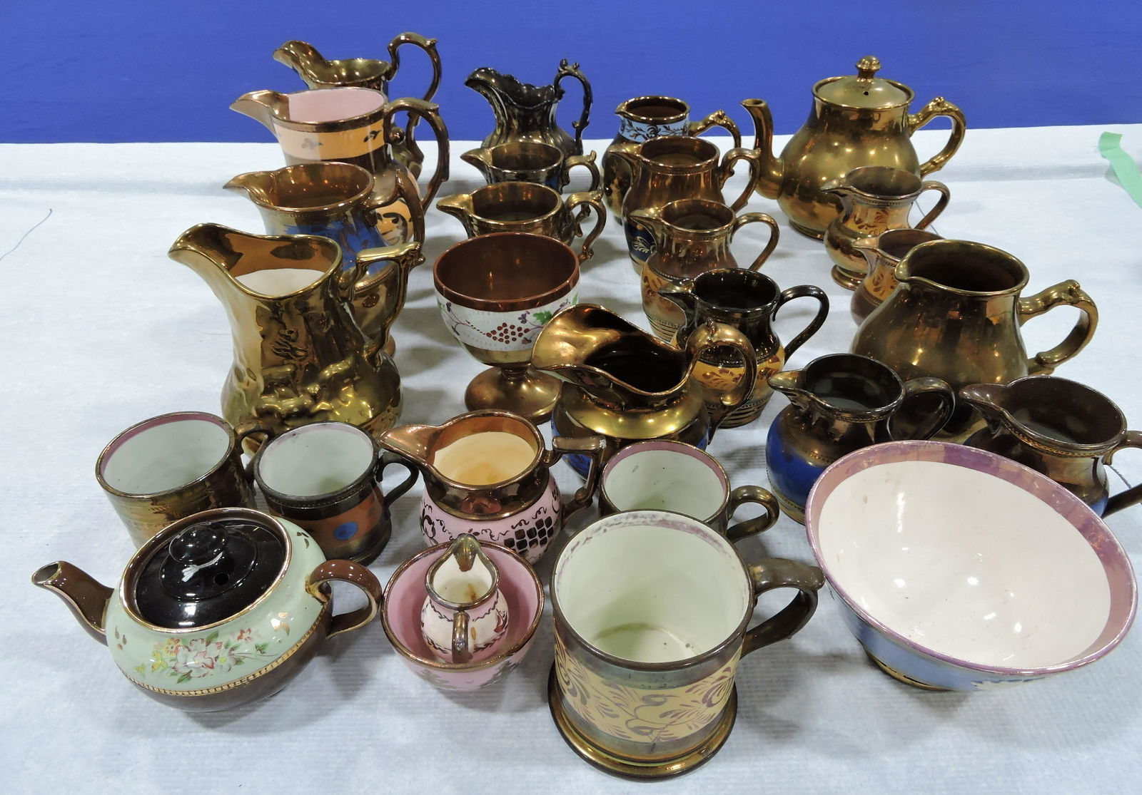 Copper luster lot of 28 pieces: pitchers, (1 of 1)