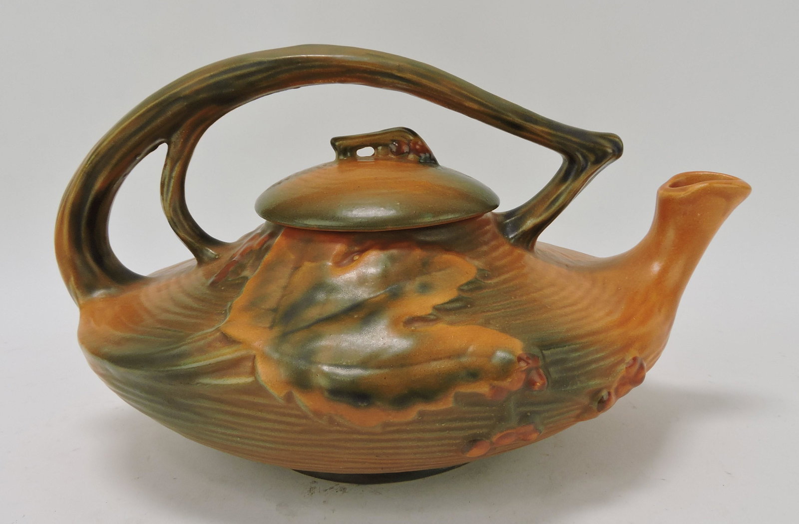 Roseville Bushberry teapot 2T (1 of 1)