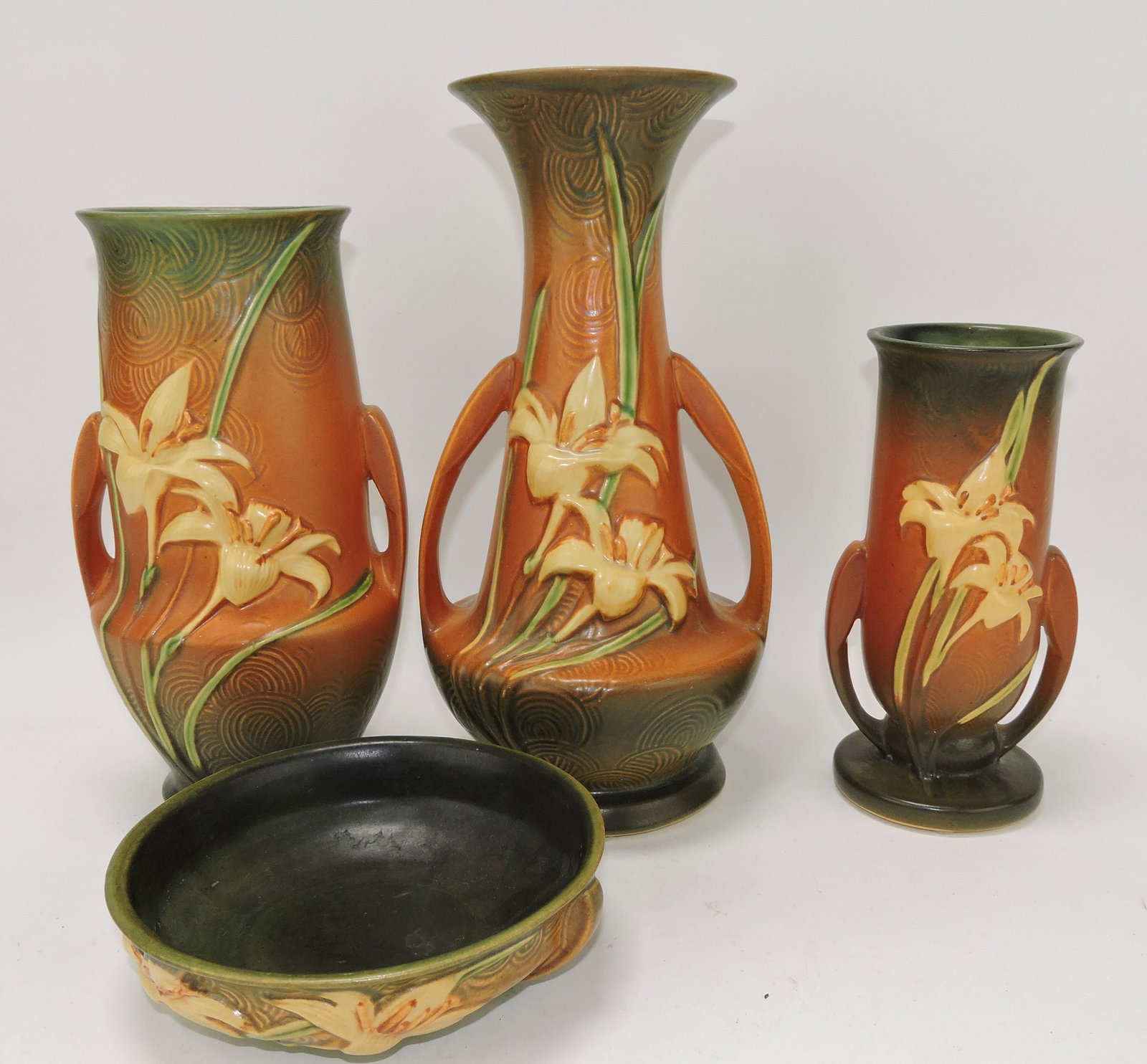 Roseville brown Zephyr Lily lot of (1 of 1)