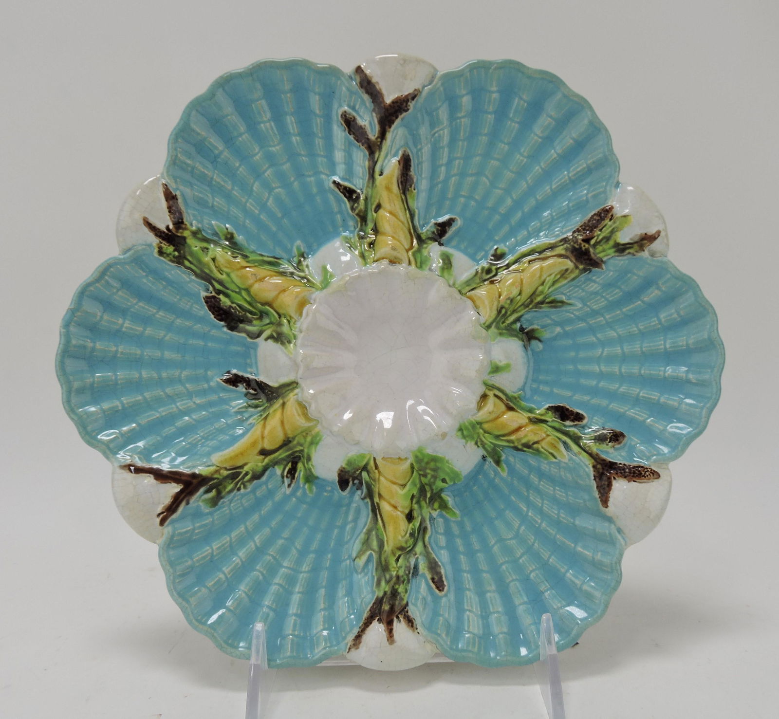 George Jones majolica six well: oyster plate 8 3/4", professional repair to center shell