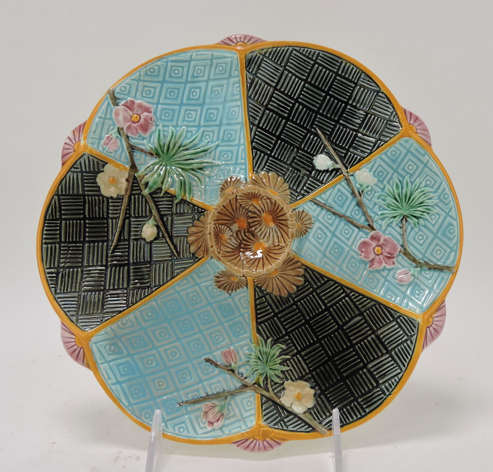 Wedgwood majolica 'Lincoln' pattern (1 of 1)