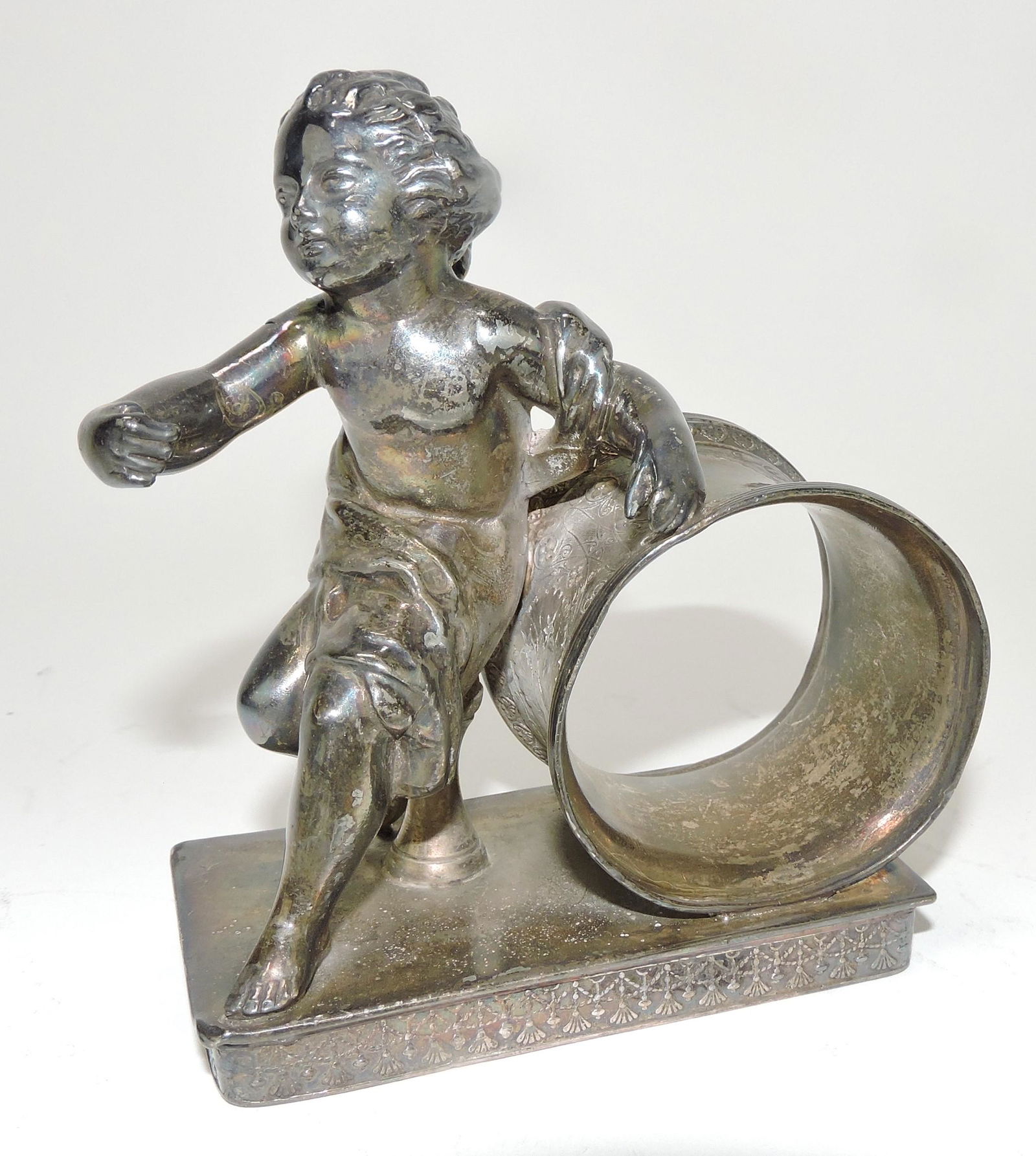 Reed & Barton silverplate napkin ring: with cherubs