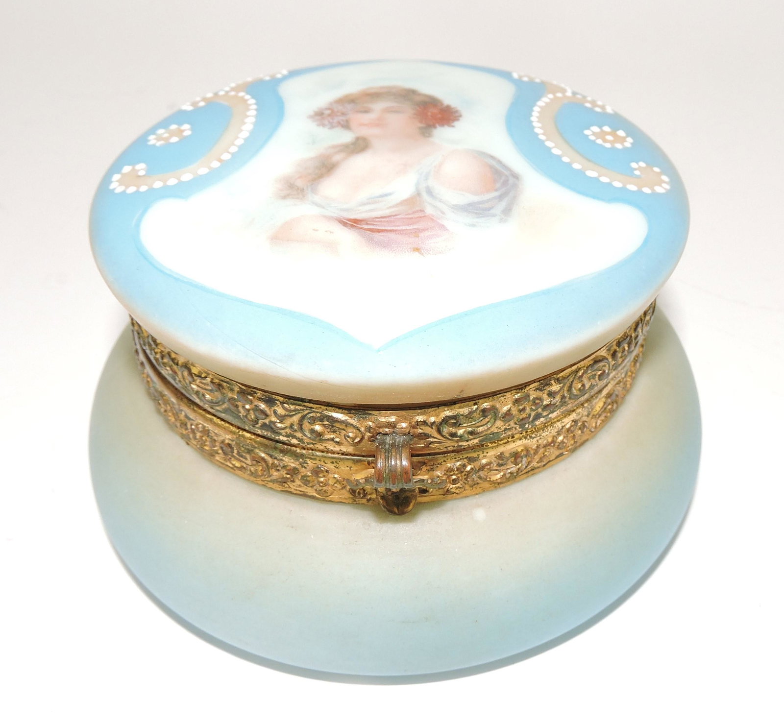 C.F. Monroe Kelva portrait round dresser: box, 4 1/2"