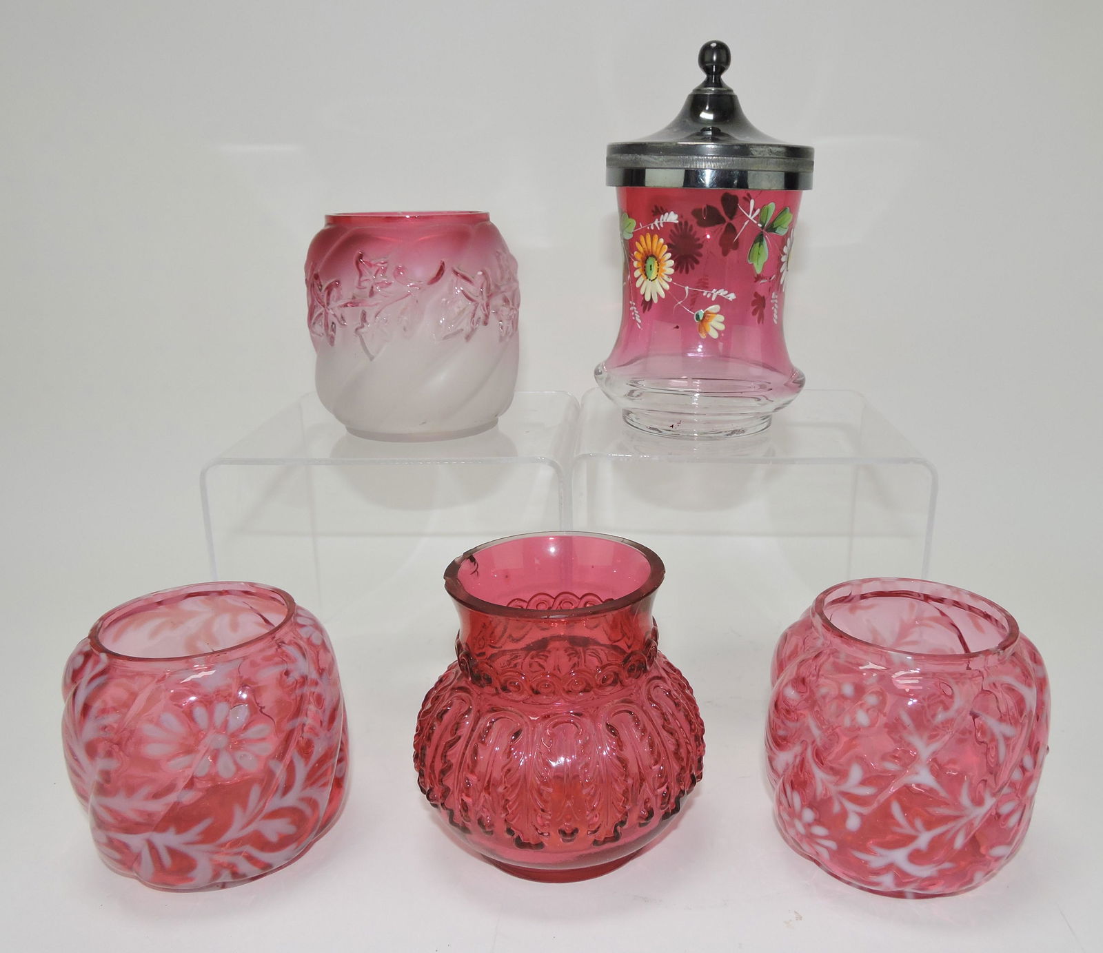 Victorian lot of 5 cranberry pickle: castor jars, various condition