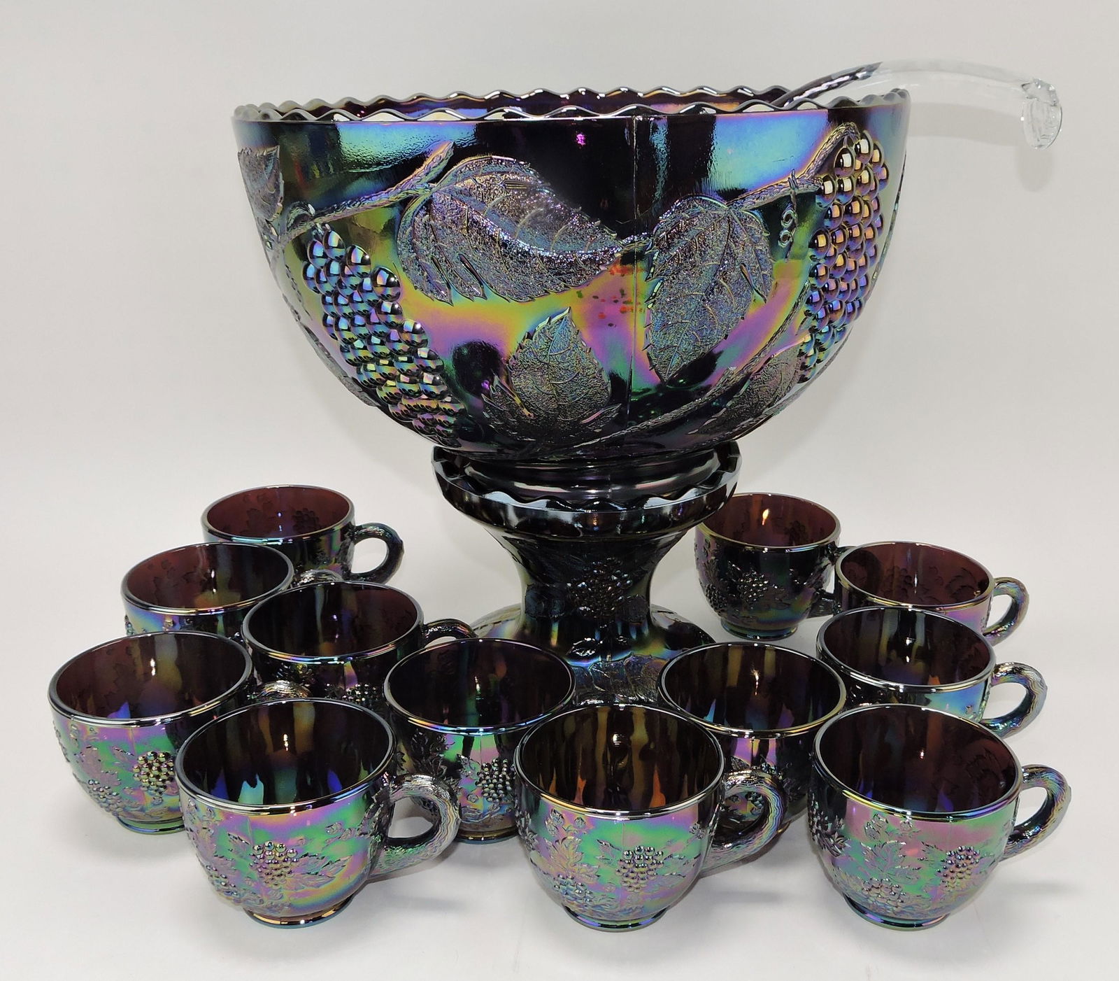 Smith carnival glass grape pattern (1 of 1)