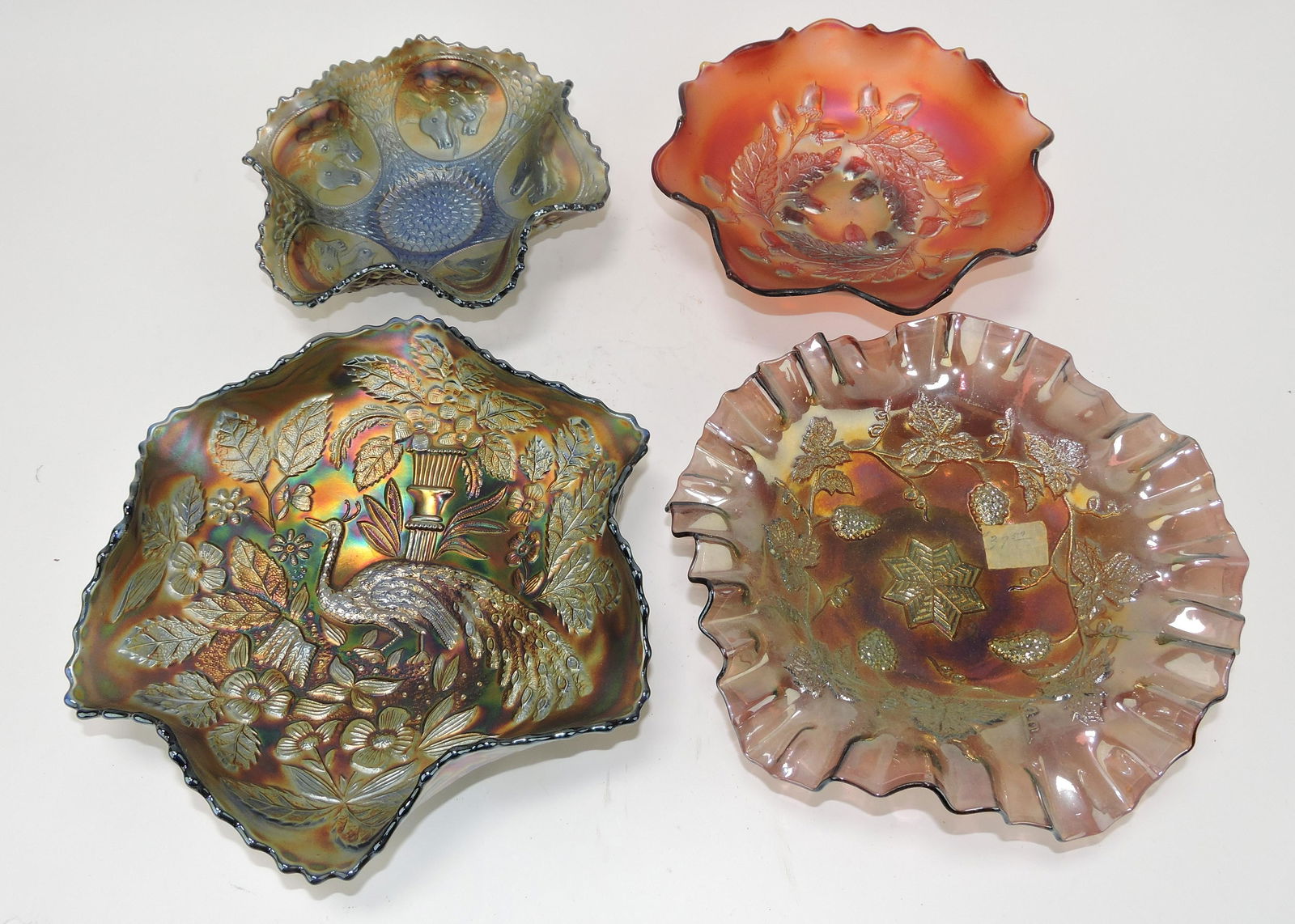 Carnival glass lot of 4 bowls: (1 of 1)