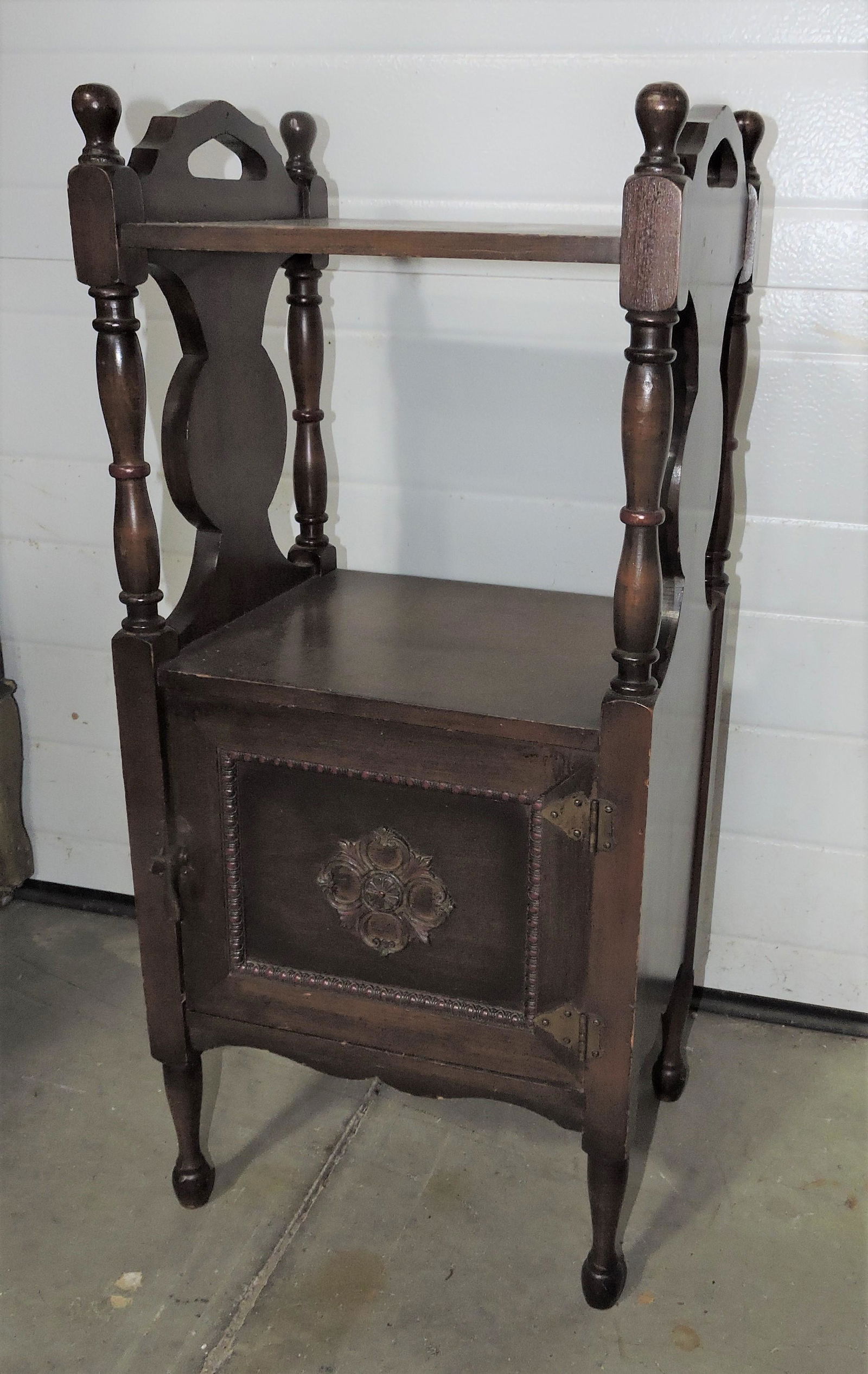 Smoking stand with copper lining, (1 of 2)