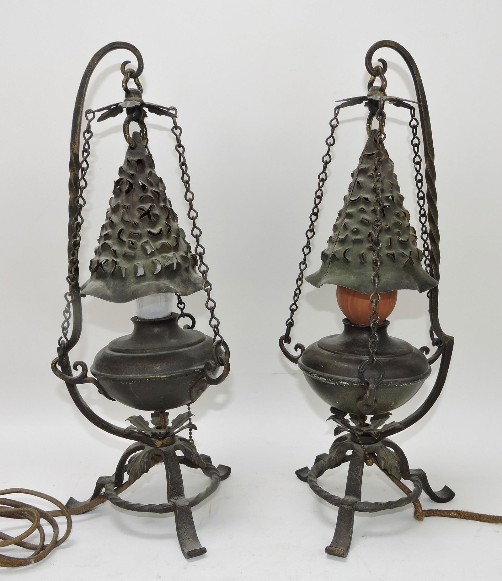 Arts & Crafts pair of mantle lamps (1 of 1)