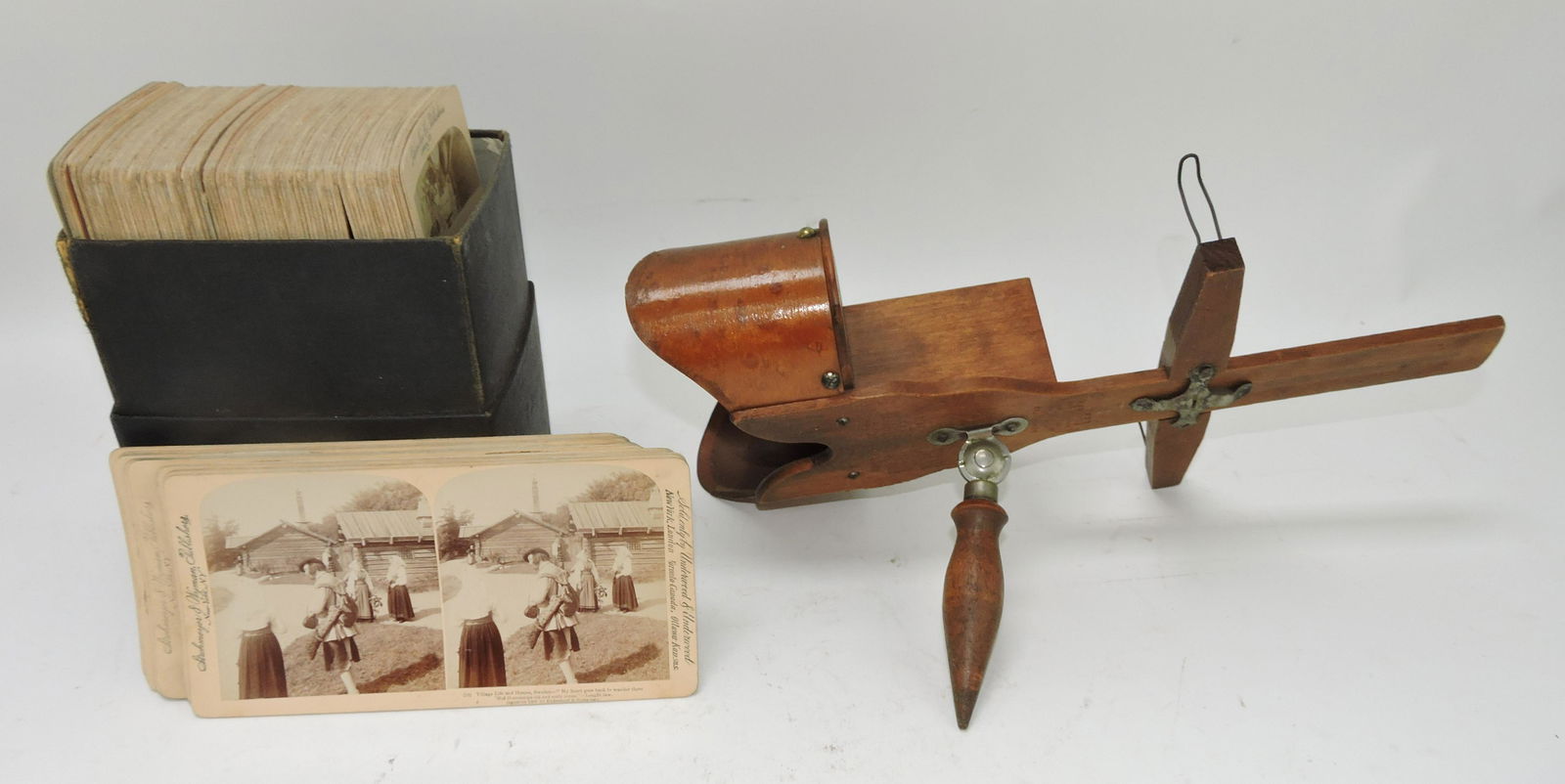 Stereoviewer and cards (1 of 1)