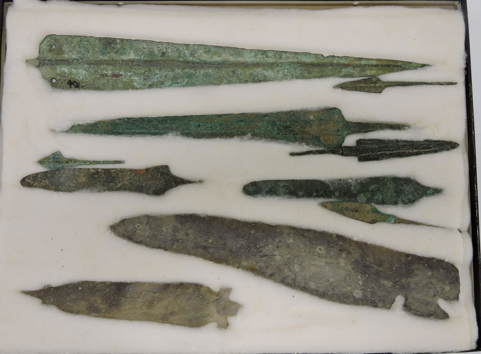 Lot of bronze spear and arrow points, (1 of 1)