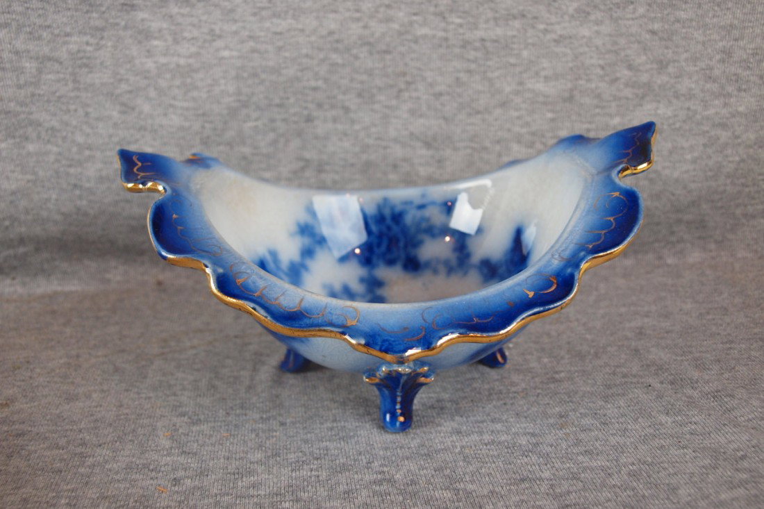 LaBelle flow blue hat form bowl, 8 1/2": LaBelle flow blue hat form bowl, 8 1/2"