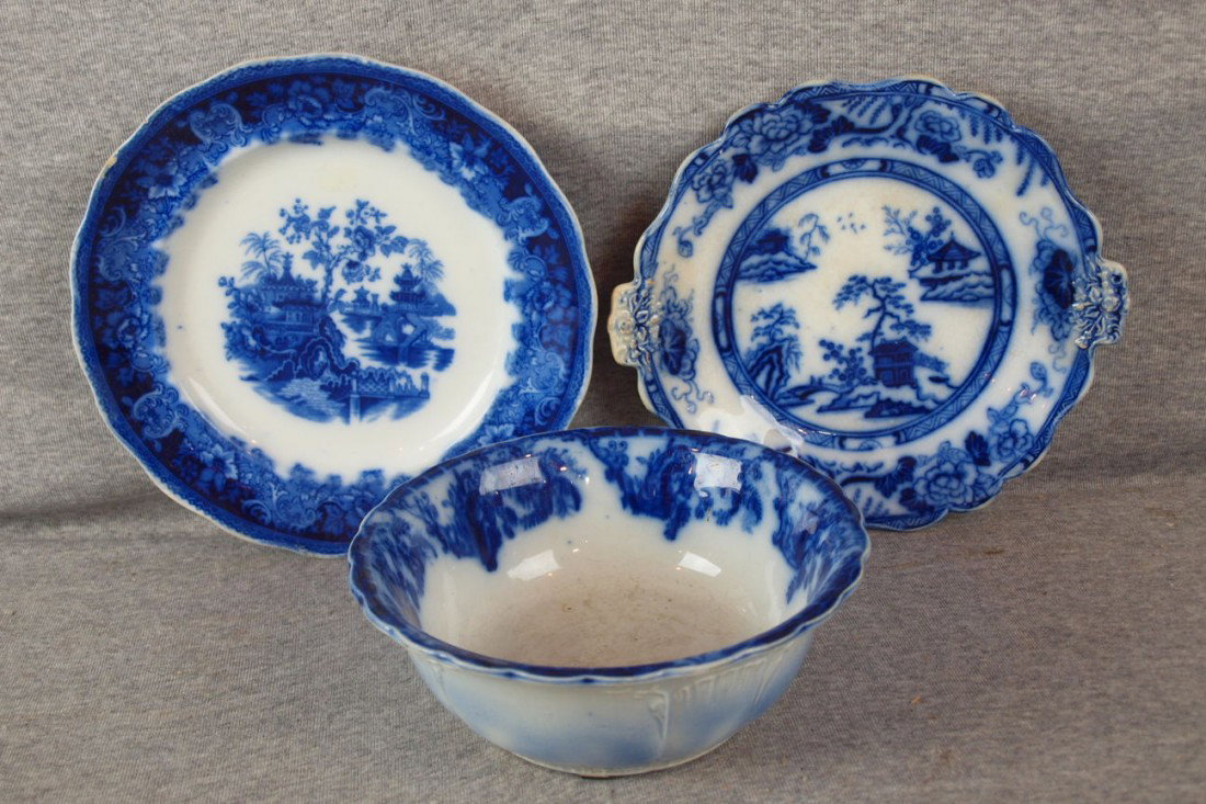 Flow blue lot of 2 plates and a bowl, nick to one: Flow blue lot of 2 plates and a bowl, nick to one plate