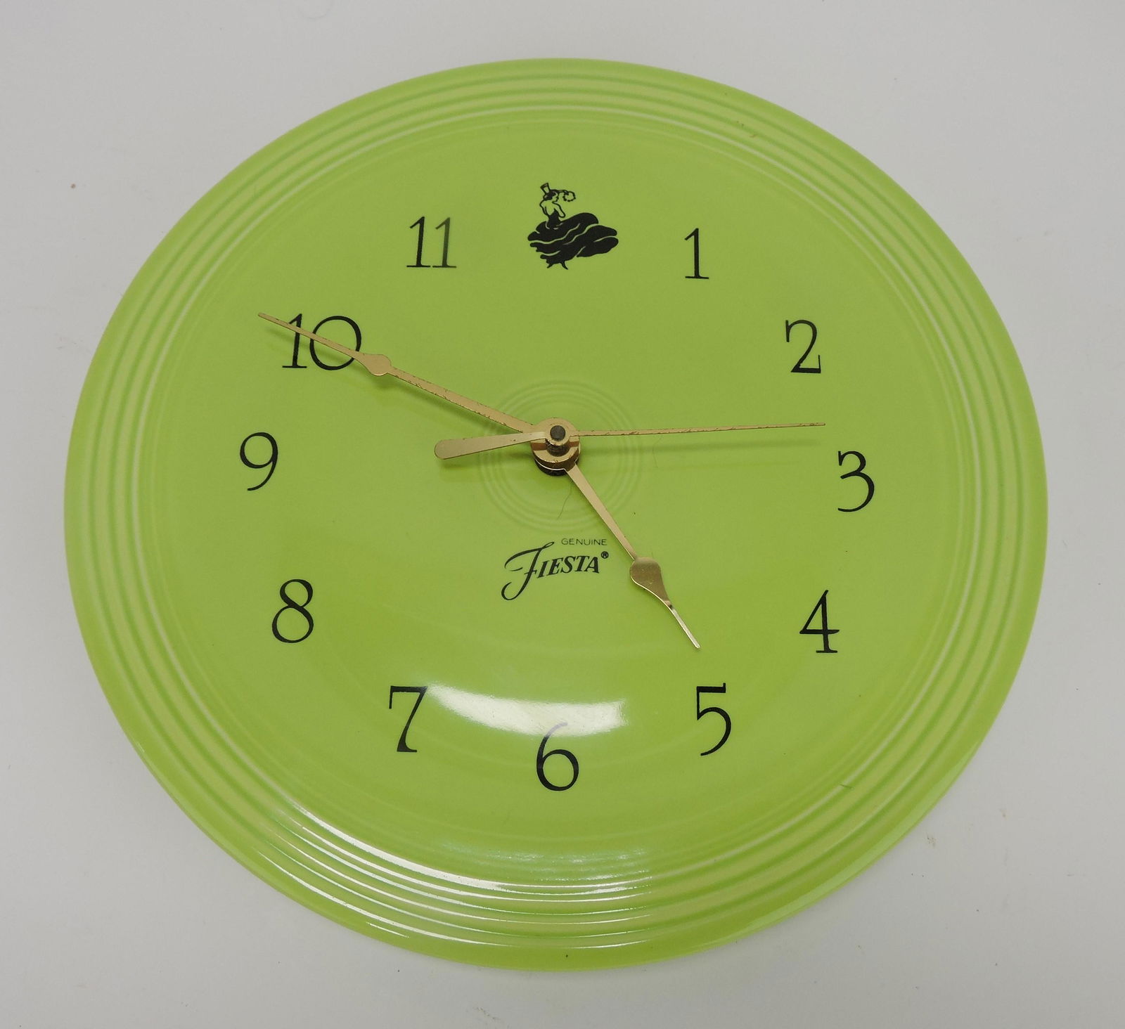 Fiesta Post 86 chartreuse plate clock (1 of 1)