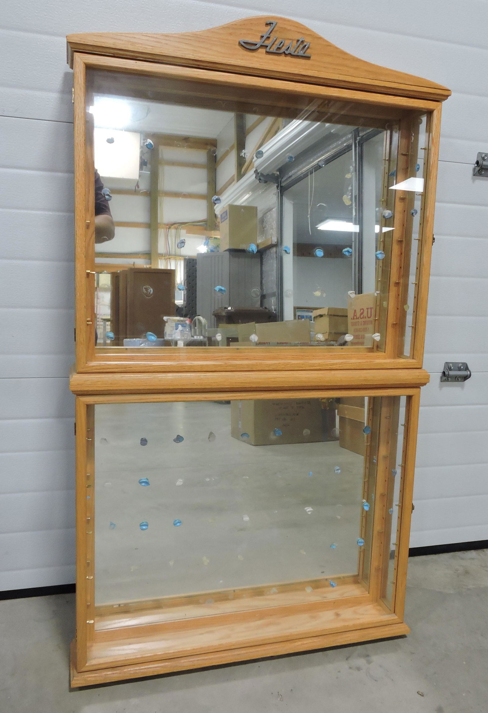 Oak Fiesta  ornament display case, (1 of 1)