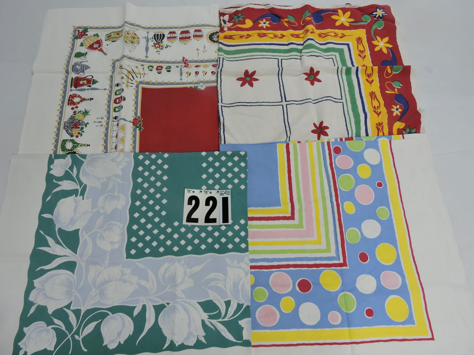 Lot of 4 vintage tablecloths (1 of 1)