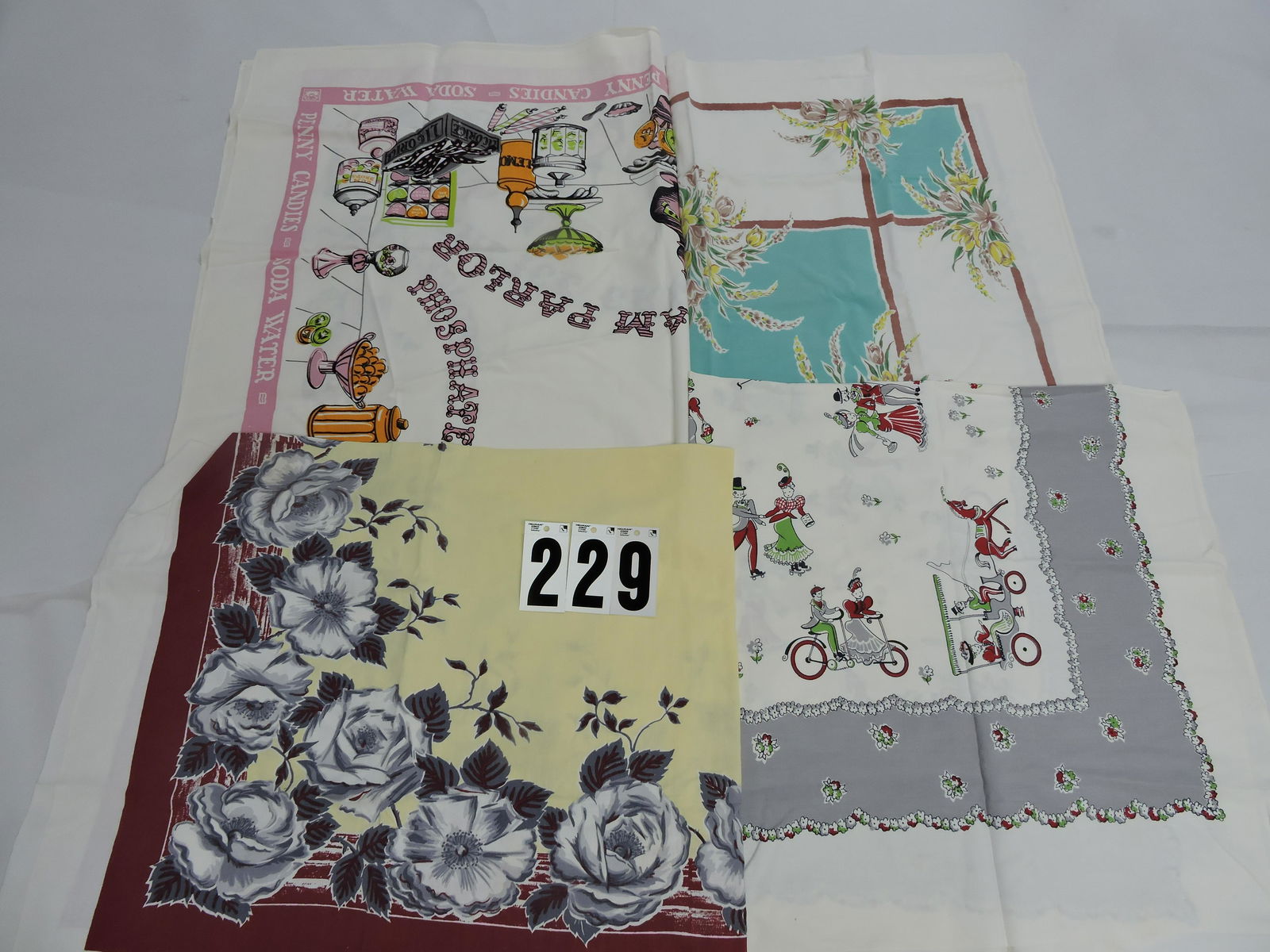 Lot of 4 vintage tablecloths (1 of 1)