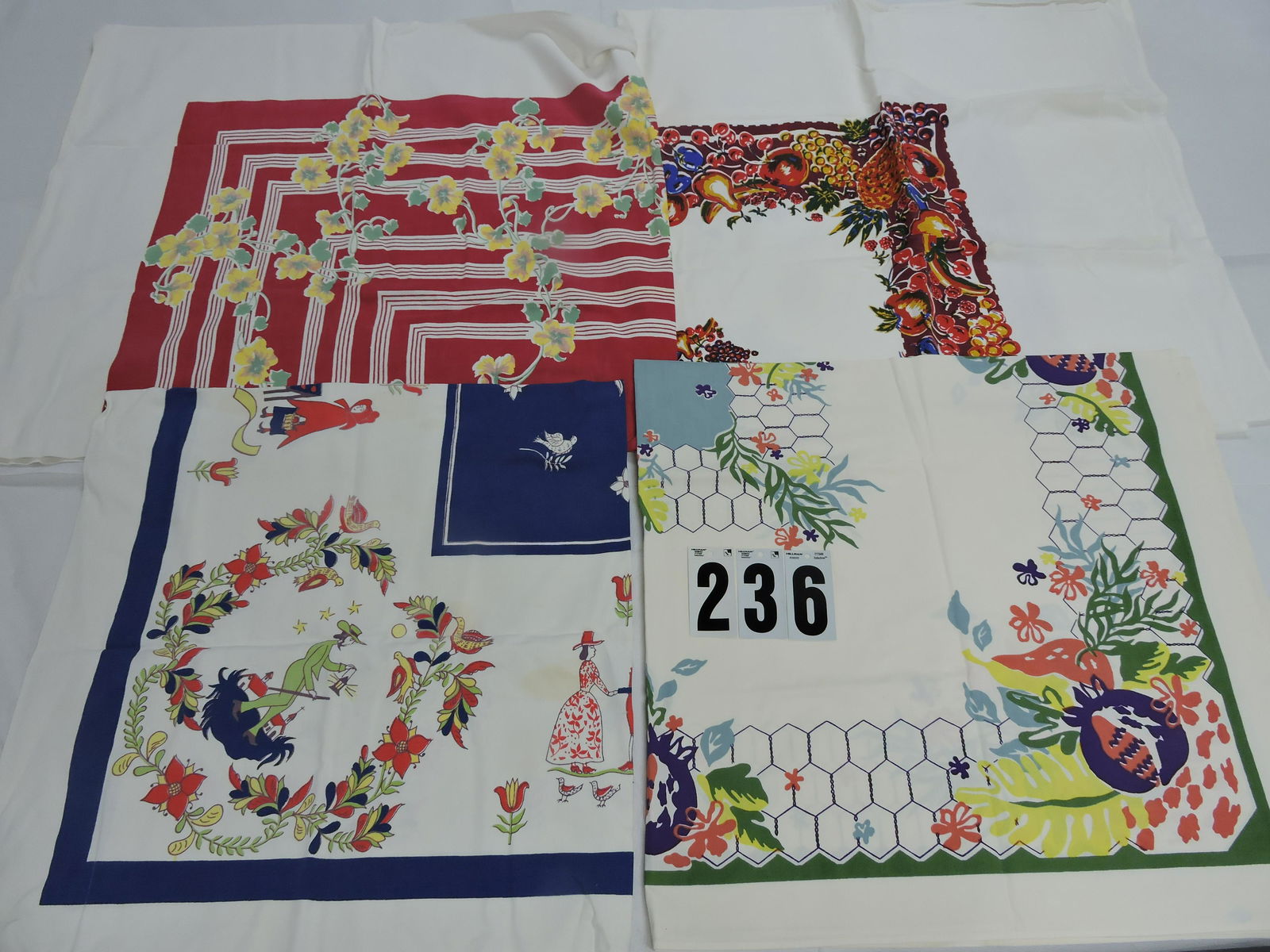 Lot of 4 vintage tablecloths (1 of 1)