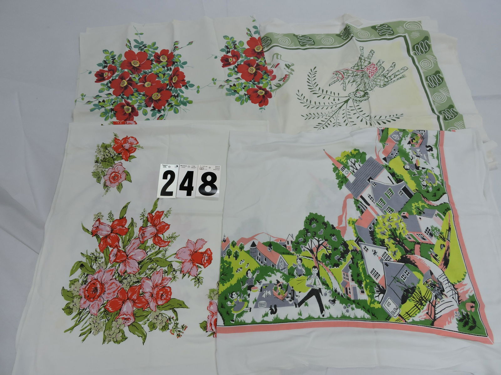 Lot of 4 vintage tablecloths (1 of 1)