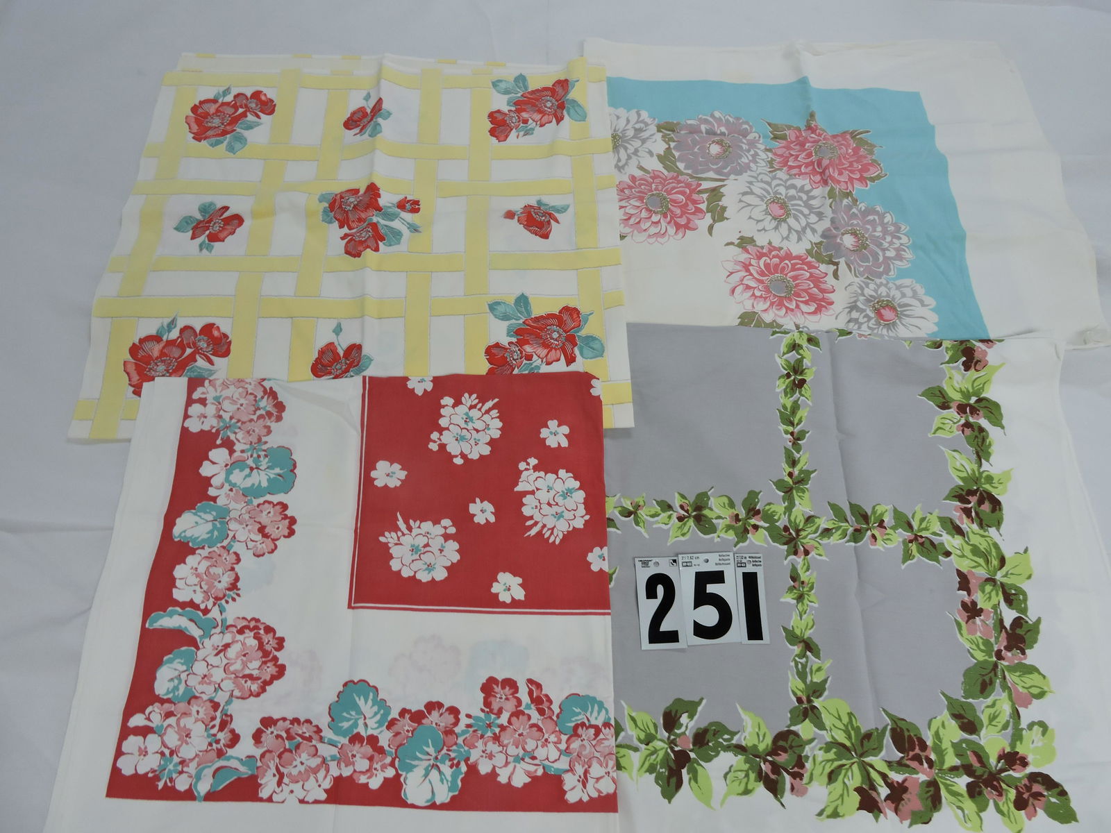Lot of 4 vintage tablecloths (1 of 1)