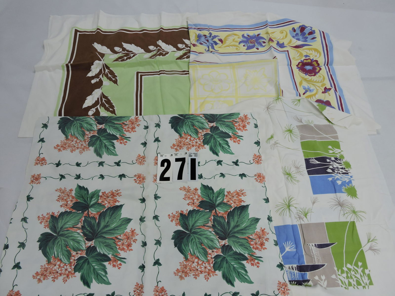 Lot of 4 vintage tablecloths (1 of 1)