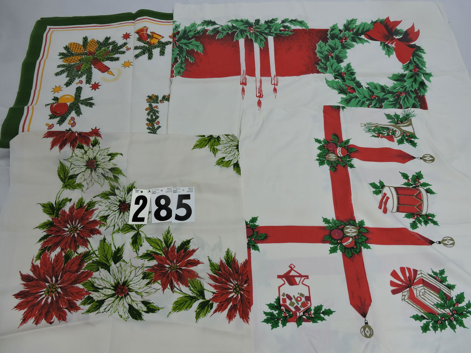 Lot of 4 vintage tablecloths (1 of 1)